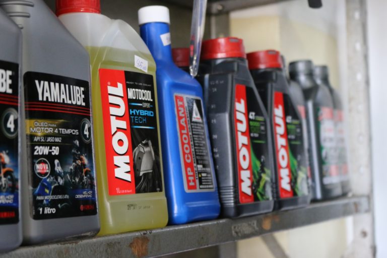 Produtos à disposição para sua moto | Foto: Surubim News