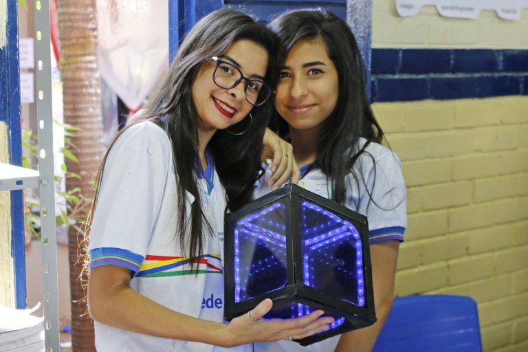 Feira de Ciências do Estadual transmite conhecimento em Surubim