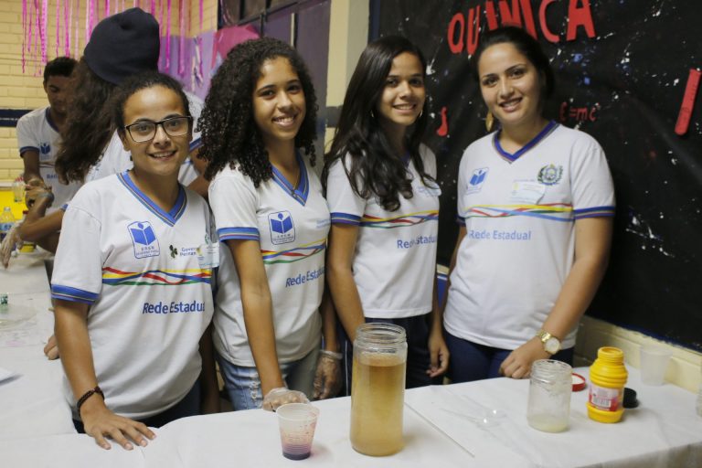 Feira de Ciências do Estadual transmite conhecimento em Surubim