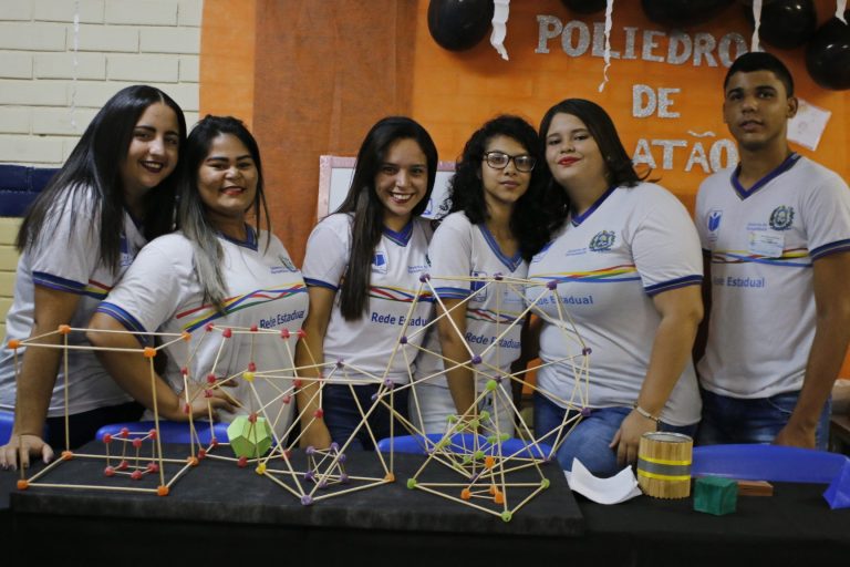 Feira de Ciências do Estadual transmite conhecimento em Surubim