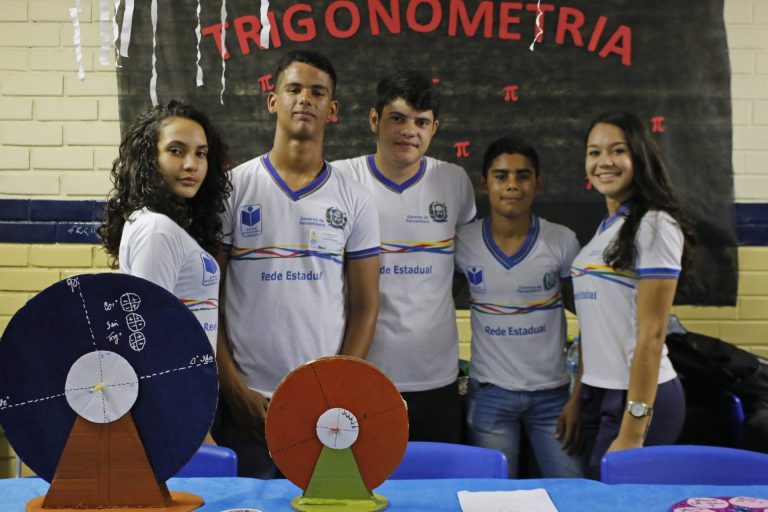 Feira de Ciências do Estadual transmite conhecimento em Surubim