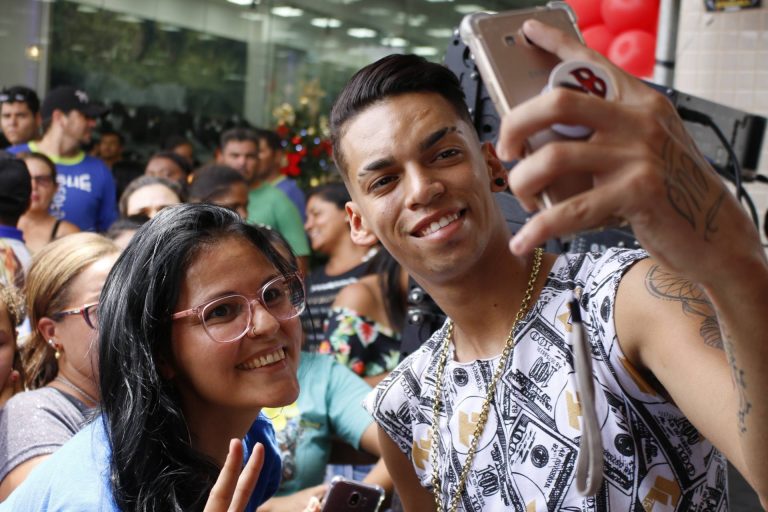 Evento de inauguração da loja Real Calçados em Surubim, com show de Devinho Novaes. | Foto: Lulu/Surubim News