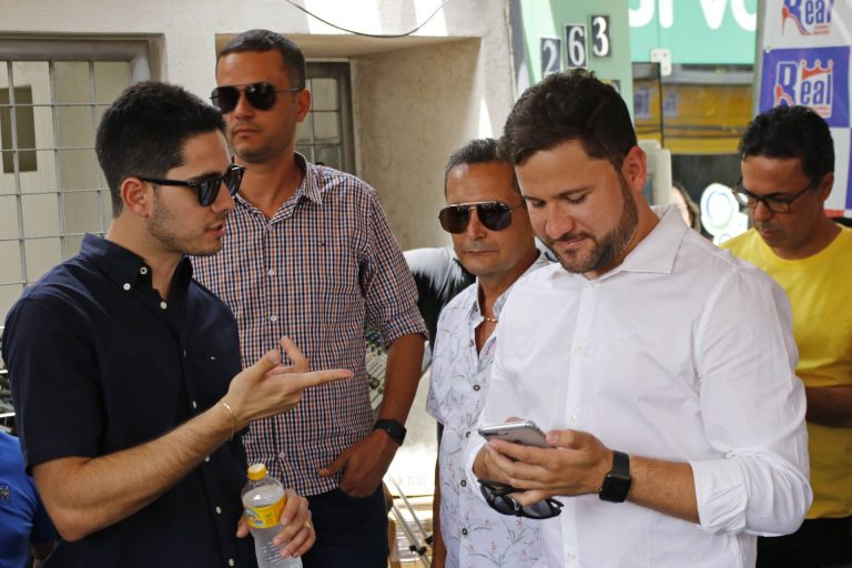 Evento de inauguração da loja Real Calçados em Surubim, com show de Devinho Novaes. | Foto: Lulu/Surubim News