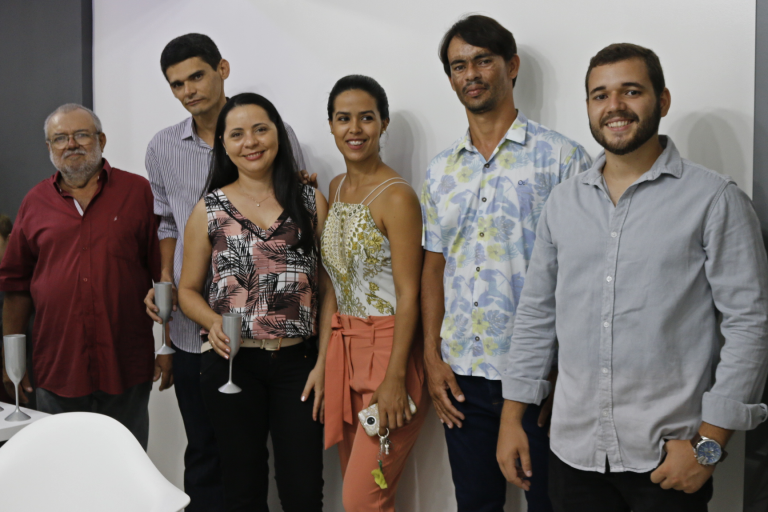Anderson Duarte, seu pai, José Fernandes Duarte Filho, amigos e parceiros comerciais. | Foto: Lulu/Surubim News