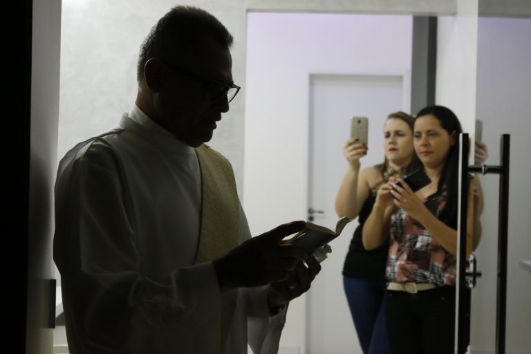 Benção cristã. | Foto: Lulu/Surubim News
