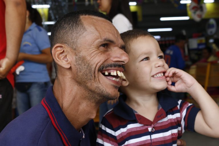 Dinho, o Papa-Capim, no Mercadão do Zé. | Foto: Lulu/Surubim News