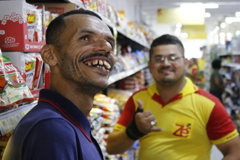 Dinho, o Papa-Capim, no Mercadão do Zé. | Foto: Lulu/Surubim News