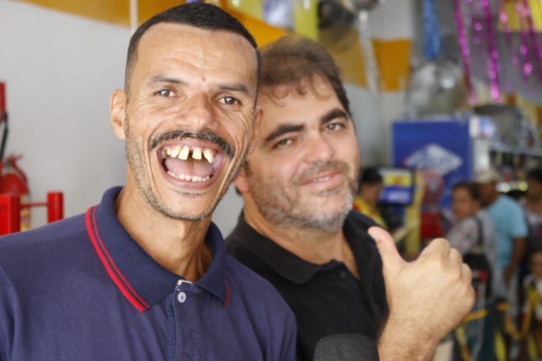 Dinho, o Papa-Capim, no Mercadão do Zé. | Foto: Lulu/Surubim News