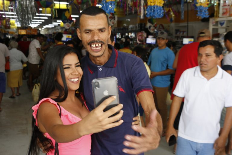Dinho, o Papa-Capim, no Mercadão do Zé. | Foto: Lulu/Surubim News