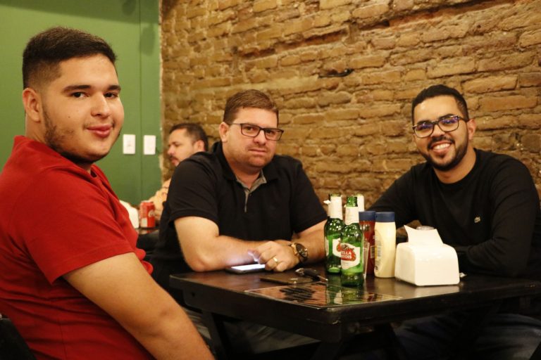 Fire Burger: localizada na Avenida São Sebastião. | Foto: Lulu/Surubim News
