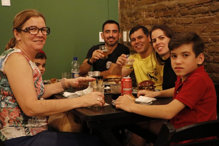 Fire Burger: localizada na Avenida São Sebastião. | Foto: Lulu/Surubim News