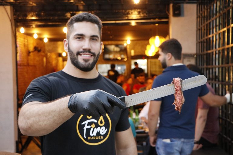 Fire Burger: localizada na Avenida São Sebastião. | Foto: Lulu/Surubim News