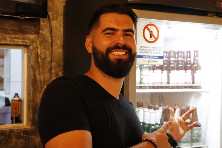 Fire Burger: localizada na Avenida São Sebastião. | Foto: Lulu/Surubim News