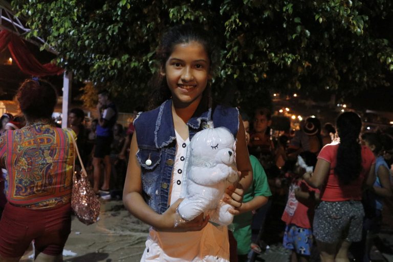 Ação solidária na Praça Mãe Rainha, Casinhas. | Foto: Lulu/Surubim News